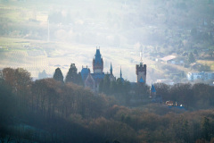 Drachenburg im Dunst